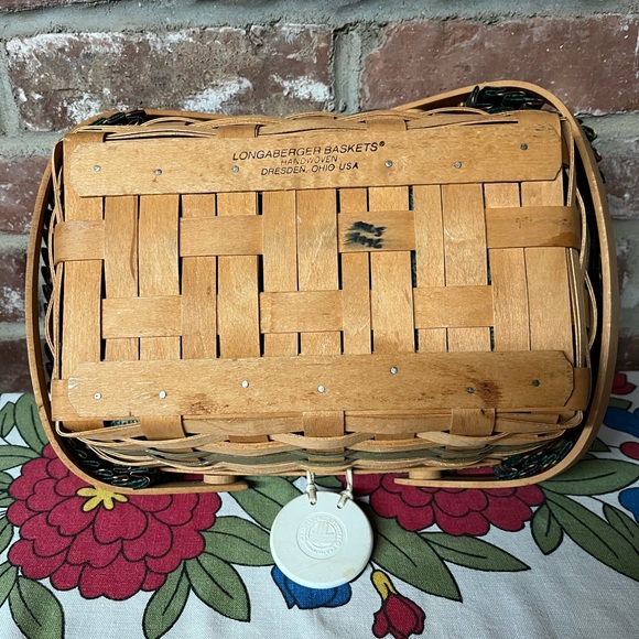 Longaberger 1996 Holiday Cheer Basket - Picture 4 of 10